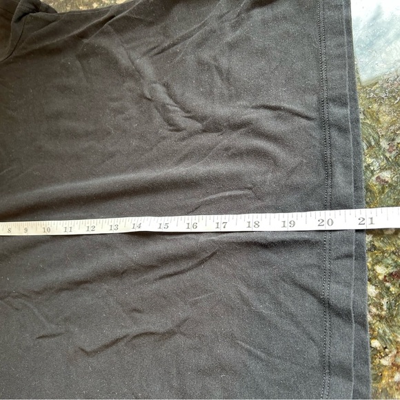 The Nike Tee Slim Fit. Embroidered. Soft and stretchy size large. Like new cond - Picture 7 of 7